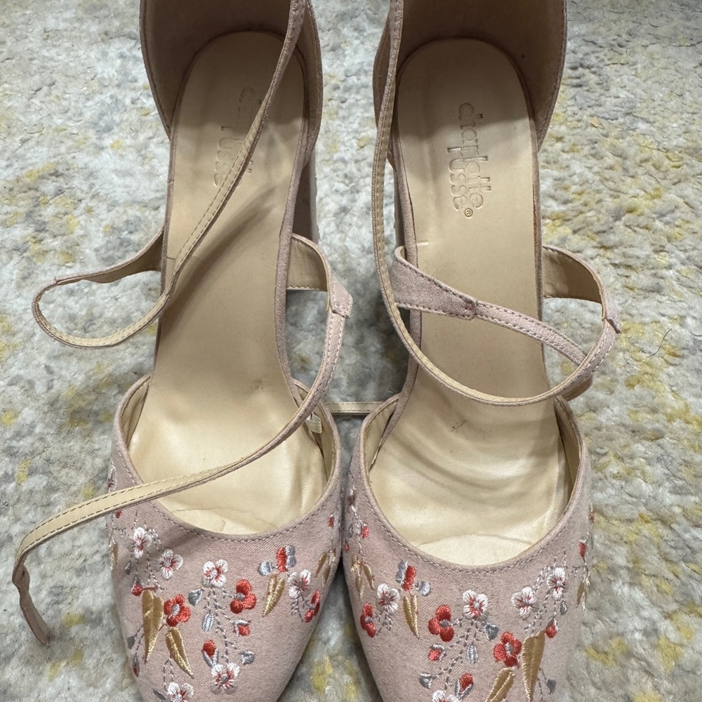 Chic Tan and Red Floral Heels with Pointed Toe